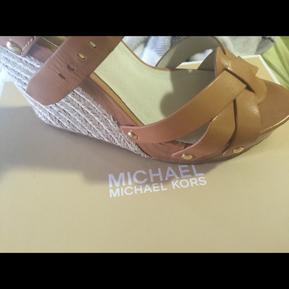 Michael kors, never used. - Picture 2 of 4