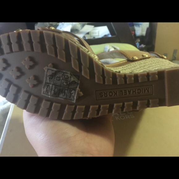 Michael kors, never used. - Picture 3 of 4