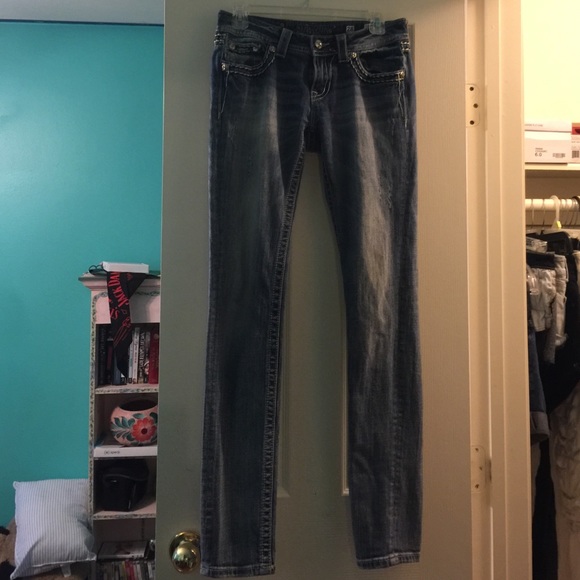 Super cute and comfy Miss Me skinny jeans