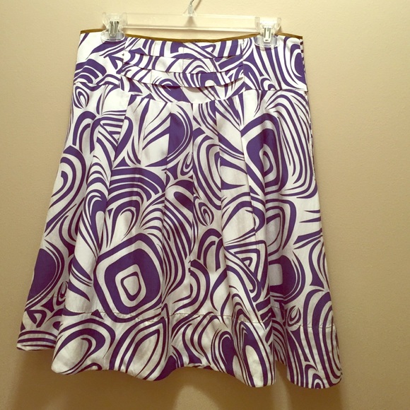 CAbi Style #470 size 4 Blue and white pleated skirt