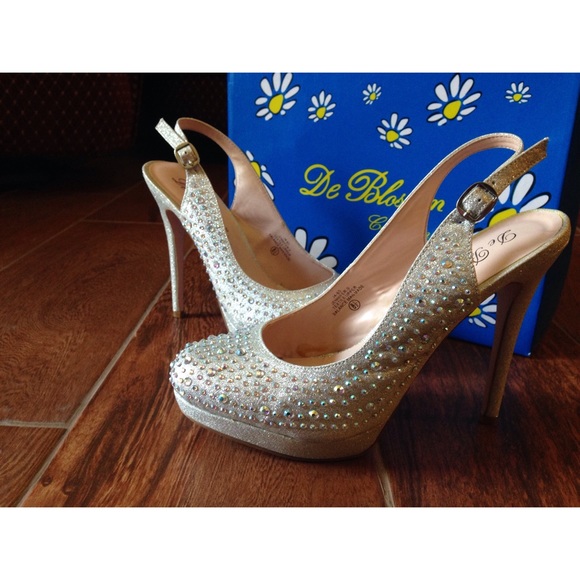 Heels - Picture 2 of 4