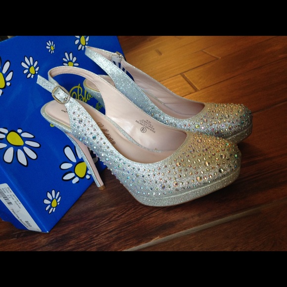 Heels - Picture 3 of 4