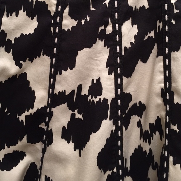 CAbi black and white multi panel skirt - Picture 2 of 2