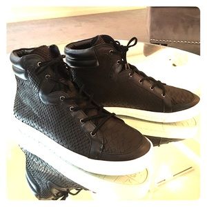 Sold!!!😘😝🤗💕💞💝💥Devon Sneaker