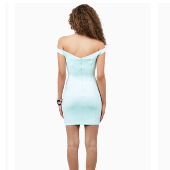 Off the shoulder in mint green color - Picture 3 of 4