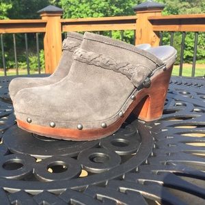 Like new Ugg suede clogs w/wood heels
