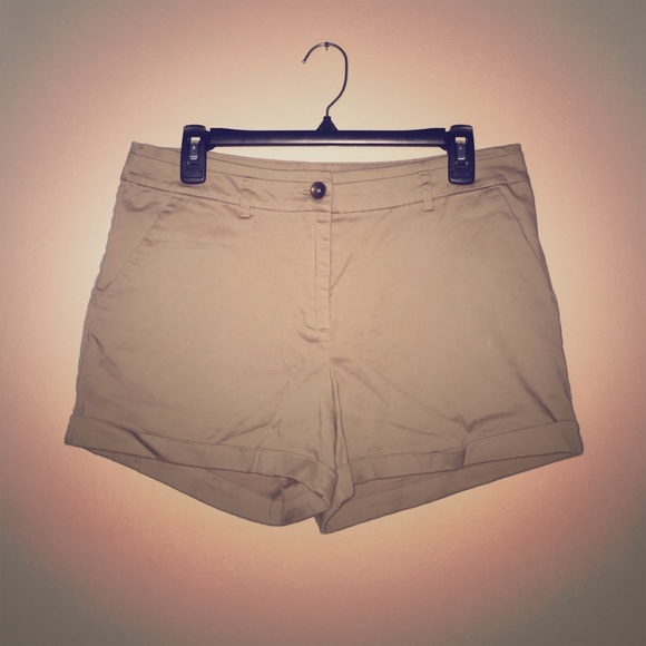 Forever 21 beige shorts! Like new! - Picture 1 of 2