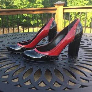Ann Taylor red & black spectator pumps