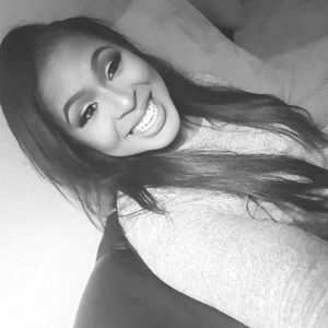 Meet your Posher, Simone