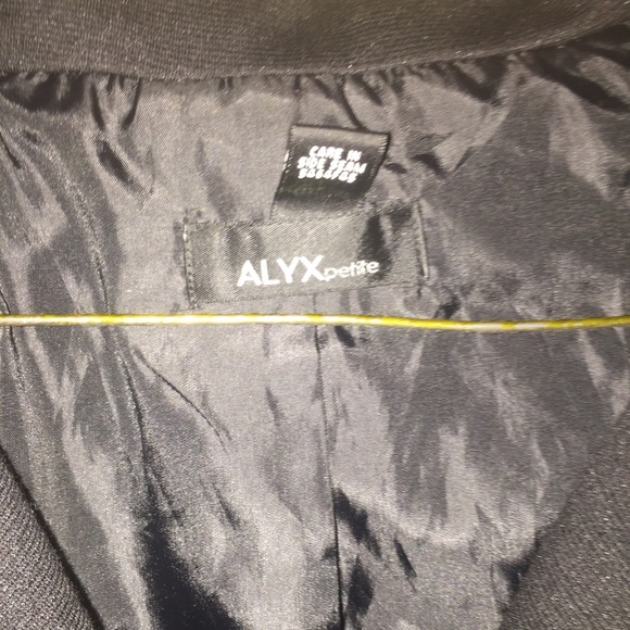 Half sleeve thin trench coat - Picture 2 of 4