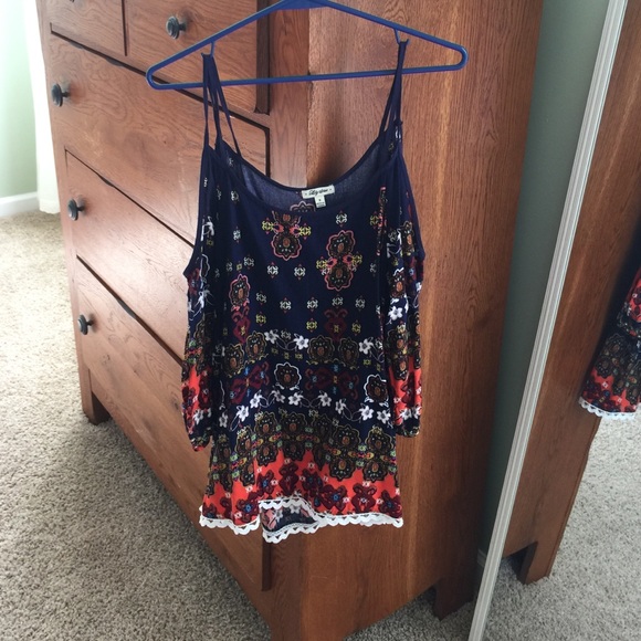 Open shoulder shirt