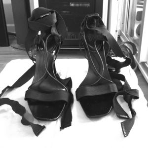 Tom Ford for Gucci blk ribbon sandals.