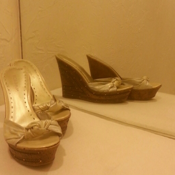 BCBG WEDGES