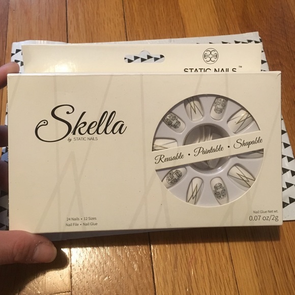 Static Nails