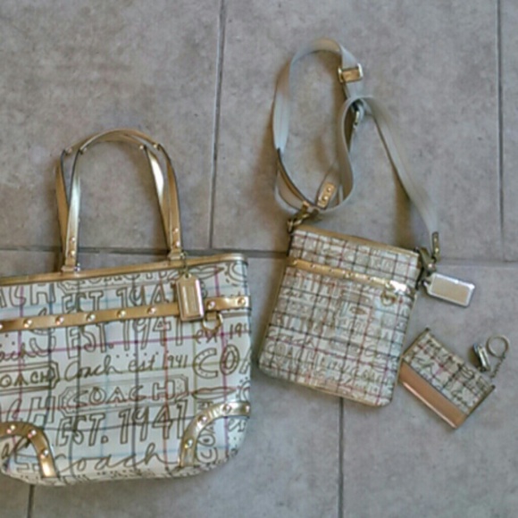 COACH trade with snoussis is 3 pc set. Tote