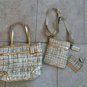 COACH trade with snoussis is 3 pc set. Tote