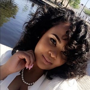 Meet your Posher, Janelle