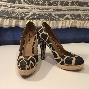 *never worn* gomax giraffe print pumps (6.5)