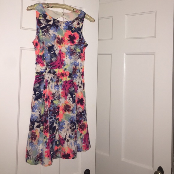 Barely worn. - Picture 2 of 2