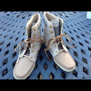 Sperry boots size 8