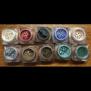 10 Younique eye shadows