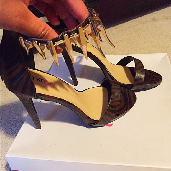 Black and Brown heels from Just Fab - Picture 2 of 3