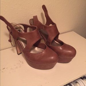 8 1/2 guess heels