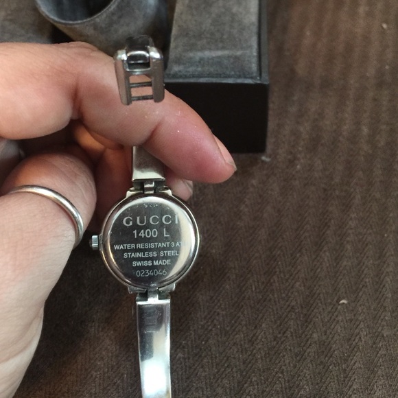 Authentic Gucci 1400L Bangle Watch