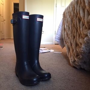Tall navy Hunter boots