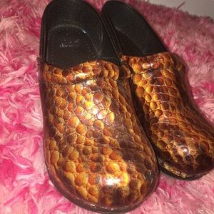 Dansko size 33