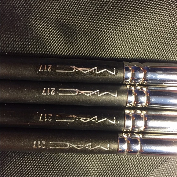 Are these real or fake?? I need your help!!