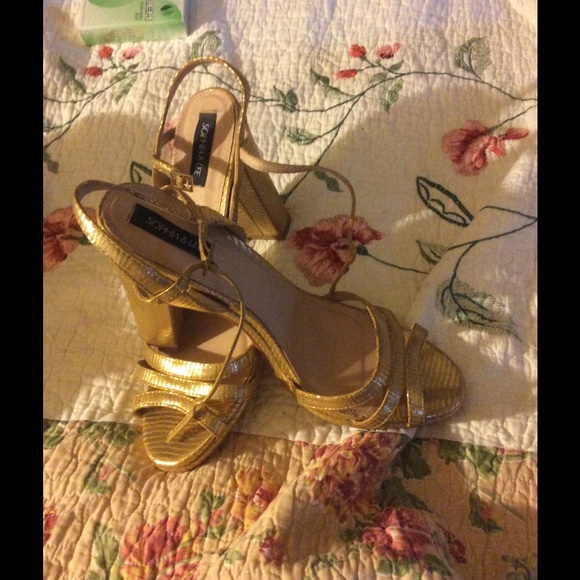 Gold Sandals - Picture 3 of 4