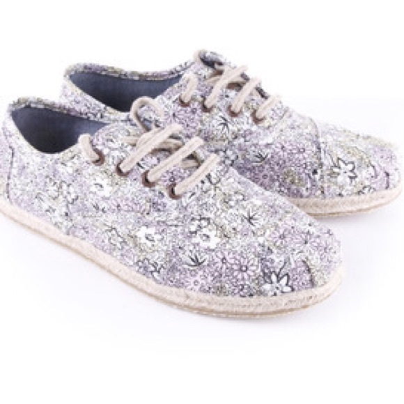 TOMS Shoes - floral lace-up toms
