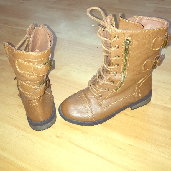 Light brown boots size 2