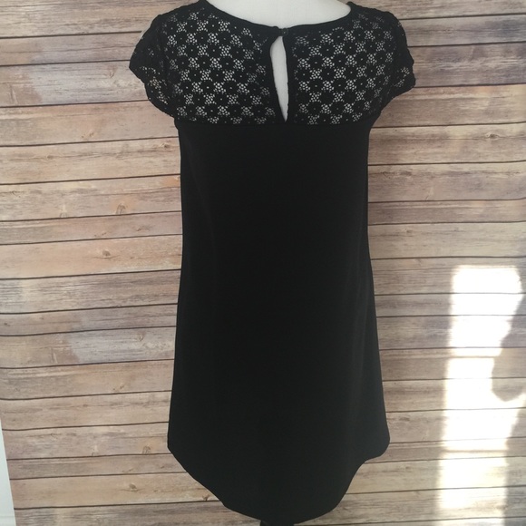 Black dress with scalloped top - Picture 2 of 4