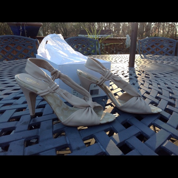 Authentic Coach Bailey shoes size 8