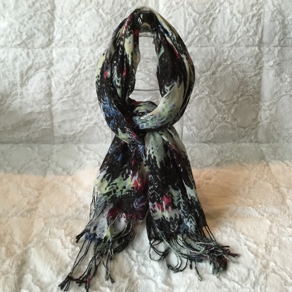 💲💲💲💲 sold in a bundle Black print scarf - Picture 3 of 4