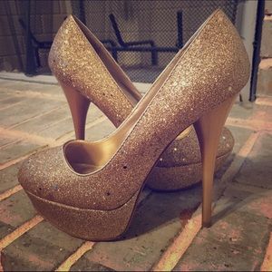 Sparkly Gold Pumps