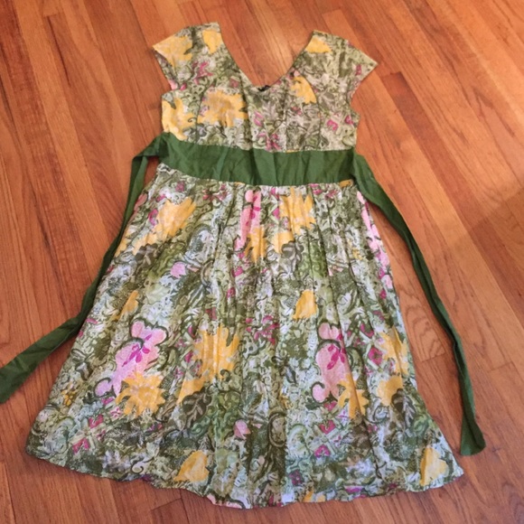 Lovely springy cotton retro tea dress