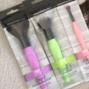 Only set!  Essential tools makeup brushes