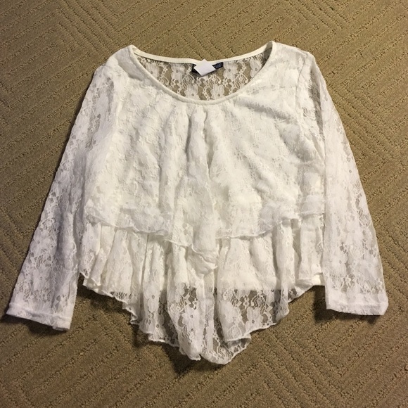 White quarter sleeve crop top