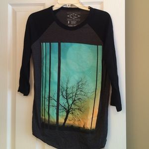 Graphic tee never worn