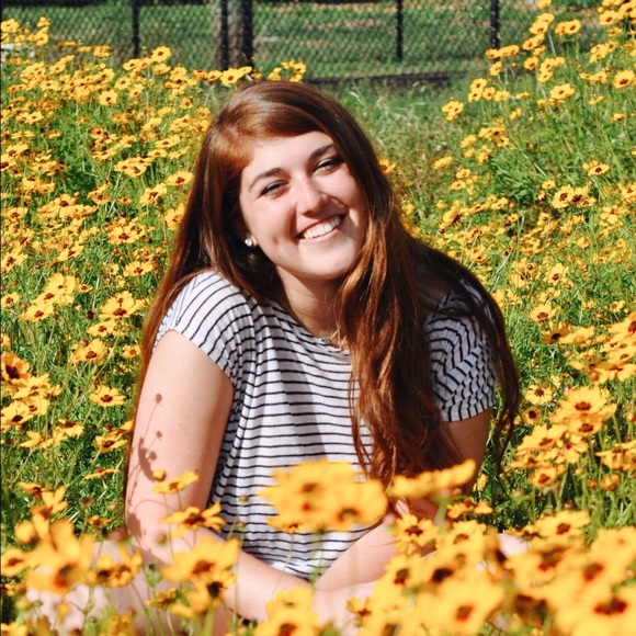 Meet Your Posher, Carly - Picture 2 of 3