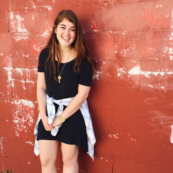Meet Your Posher, Carly - Picture 3 of 3