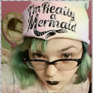 Meet your Posher, Caitlin marie