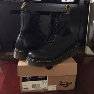 Black 1460 W Dr. Martens