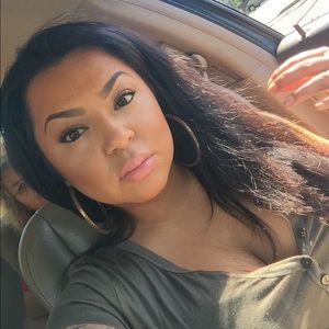 Meet your Posher, Monique