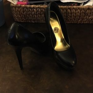 Black heels great shape very comfortable