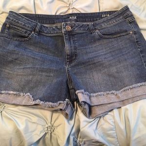 A.n.a jean shorts