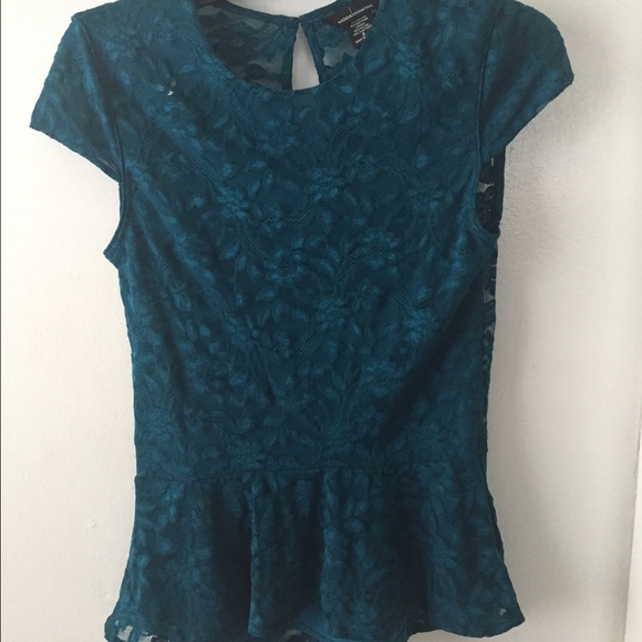 Lace cap sleeve peplum top - Picture 2 of 4